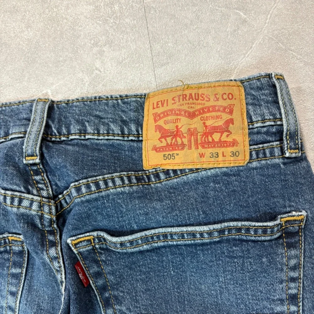 Levis 505 Regular Fit Straight Leg Jeans Mens 33x30 Medium Wash Blue Denim 3475